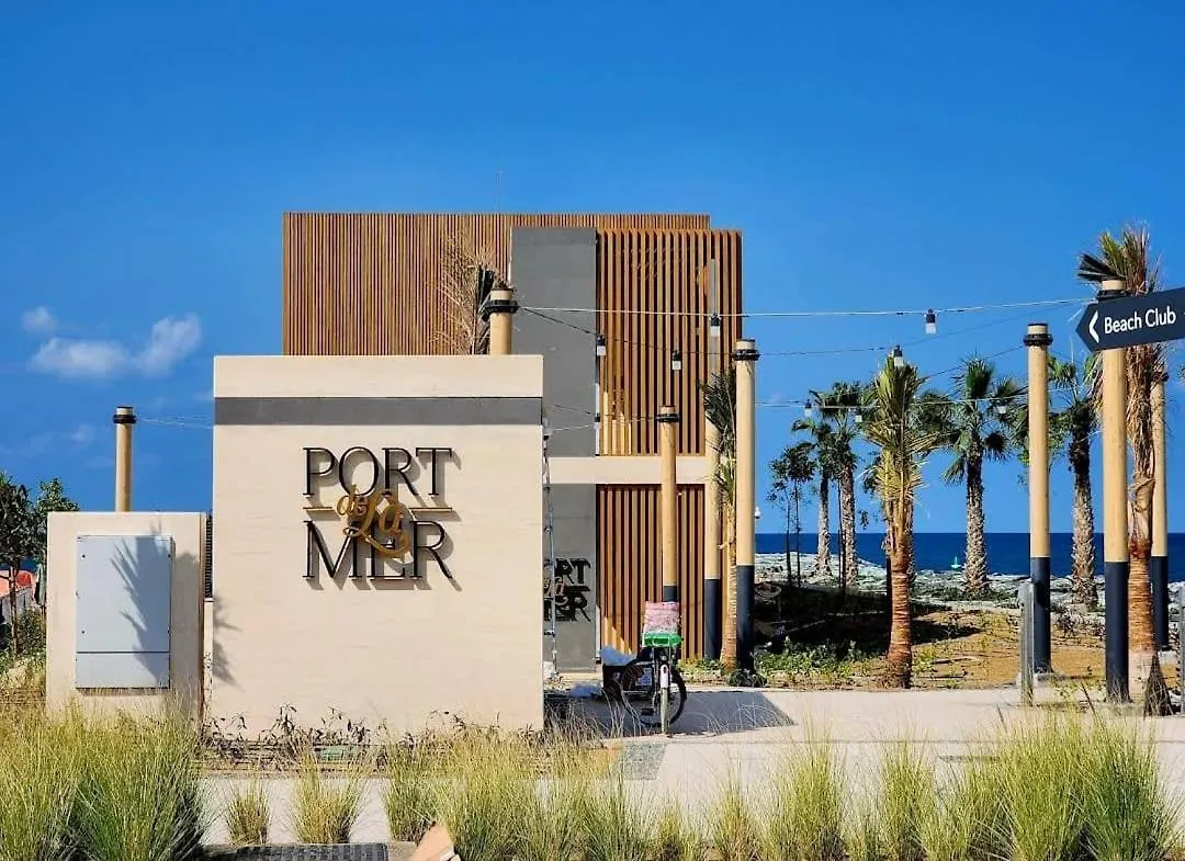 Luxurious Waterfront Villa Sea & Burj Khalifa View Dubai