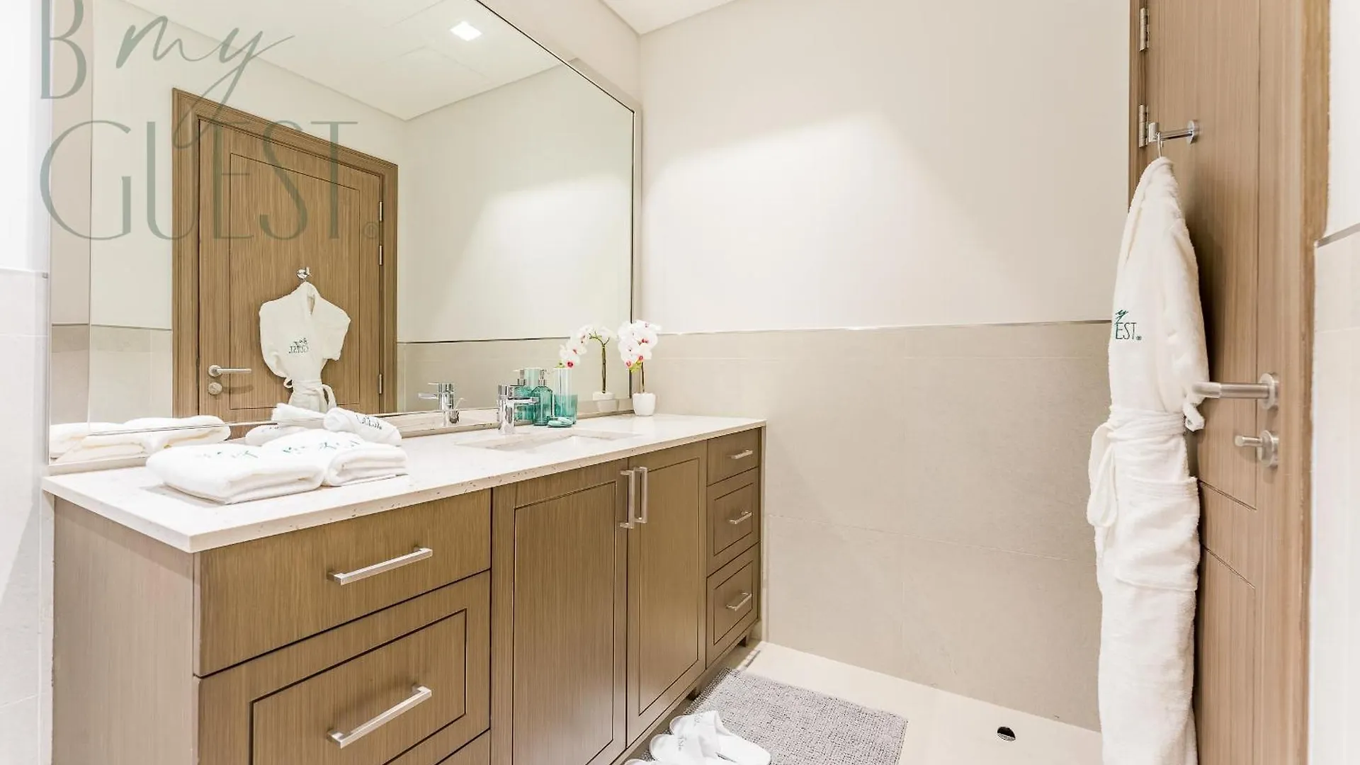 Luxurious Waterfront Villa Sea & Burj Khalifa View Dubai Holiday home