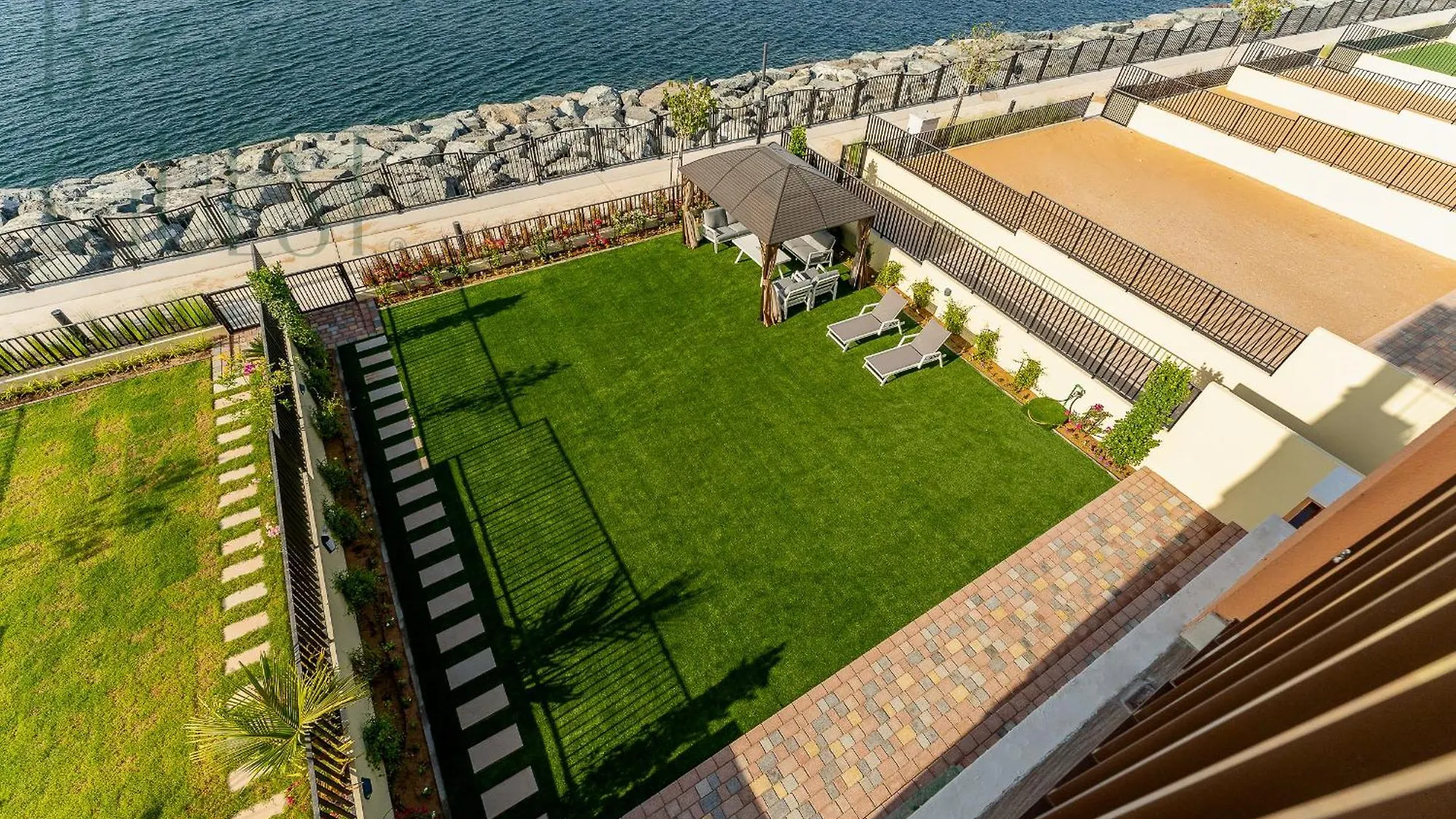 Luxurious Waterfront Villa Sea & Burj Khalifa View Dubai
